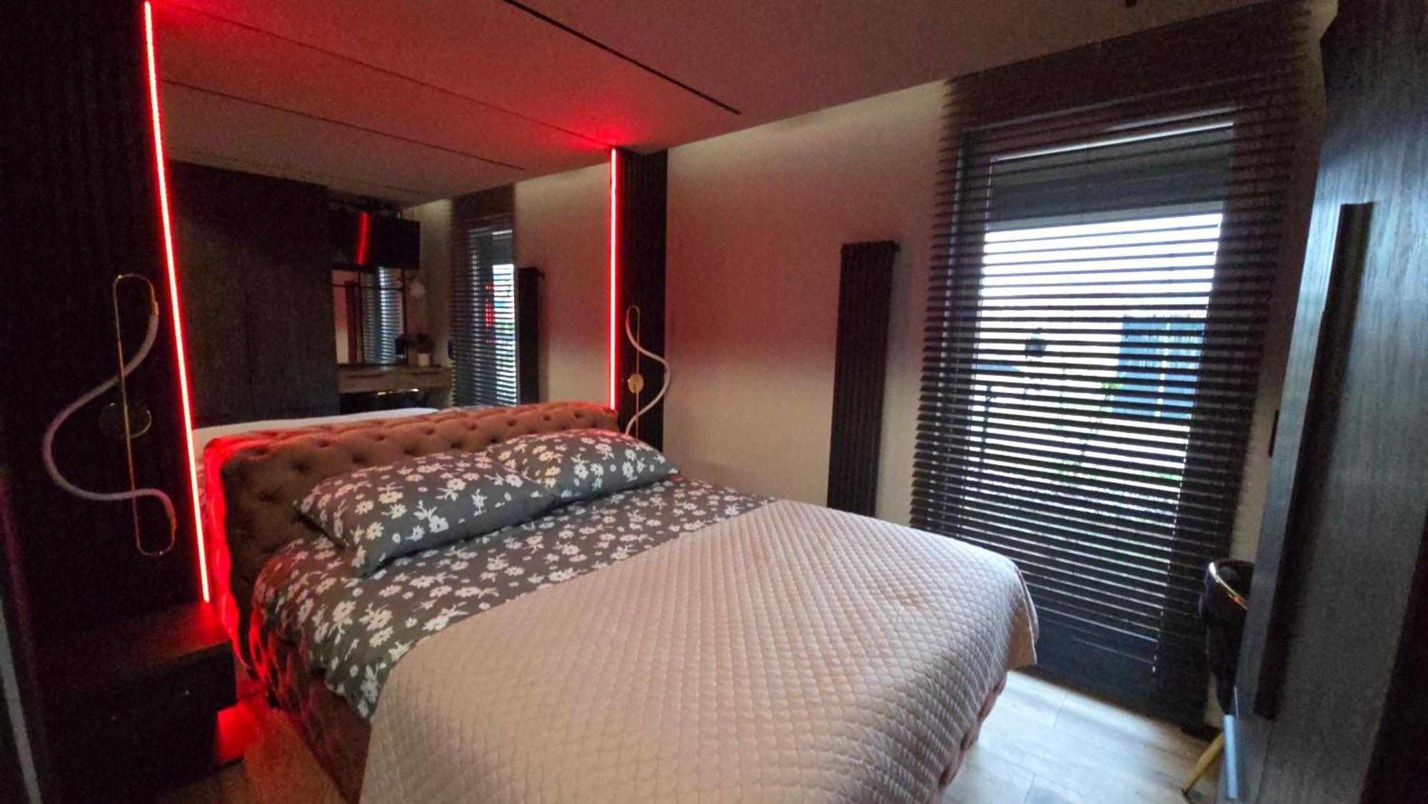 Apartament Dark Prestige New ! - Dostep 24H, Projektor , Garaz Podziemny , Klimatyzacja , Duzy Taras Kielce Exterior photo